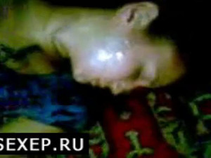 Брат извращенец дрочит и кончает на лицо пьяной сестре казашке